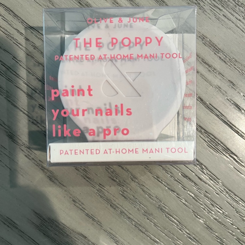 Olive & June The Poppy At-Home Mani Tool - Light Pink